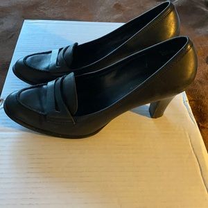 Navy blue pumps, size 8